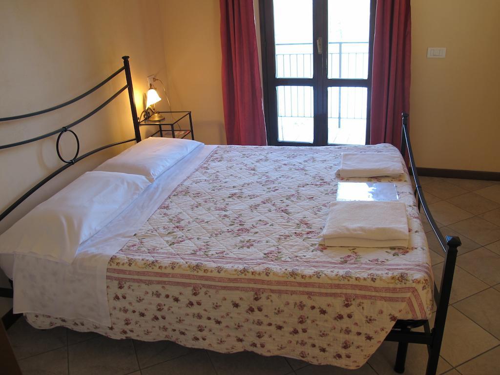 Agriturismo Madonna Dei Ceppi Lezzeno Exterior photo