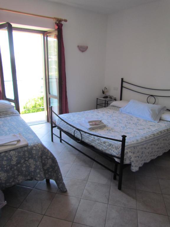 Agriturismo Madonna Dei Ceppi Lezzeno Exterior photo